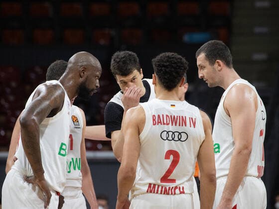Bayerns 11 Vladimir LUCIC consults with his teammates Basketball, Euroleague, FC Bayern Fernerbahce Istanbul, 2020 2021 season, on 30 3 2021 in Munich, A U D I D O M E, Germany Source Copyright Credit Oryk HAIST xx