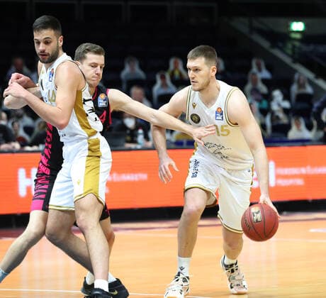 Löwen Braunschweig vs Bonn, BBL Braunschweig, 31 03 2021, BASKETBALL easyCredit BBL Basketball Bundesliga, Löwen Braunschweig vs Telekom Baskets Bonn, season 2020 21 Benedikt Turudic Löwen Braunschweig , Strahinja Micovic Baskets Bonn , Martin Peterka Löwen Braunschweig Braunschweig