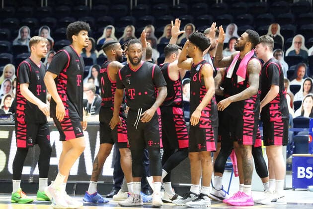 Löwen Braunschweig vs Bonn, BBL Braunschweig, 31 03 2021, BASKETBALL easyCredit BBL Basketball Bundesliga, Löwen Braunschweig vs Telekom Baskets Bonn, season 2020 21 final cheer Bonn Braunschweig