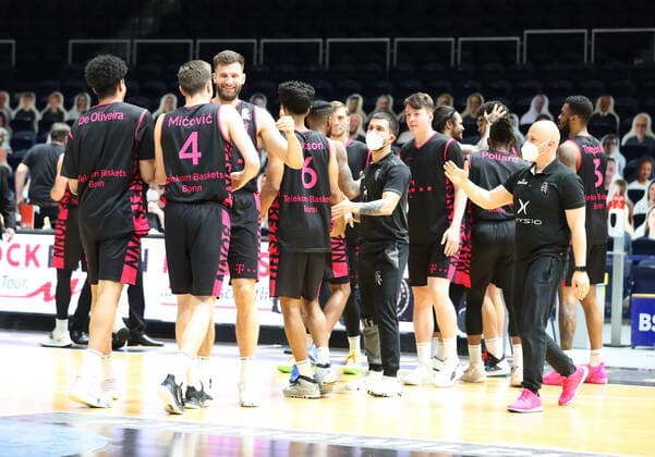 Löwen Braunschweig vs Bonn, BBL Braunschweig, 31 03 2021, BASKETBALL easyCredit BBL Basketball Bundesliga, Löwen Braunschweig vs Telekom Baskets Bonn, season 2020 21 final cheer Bonn Braunschweig