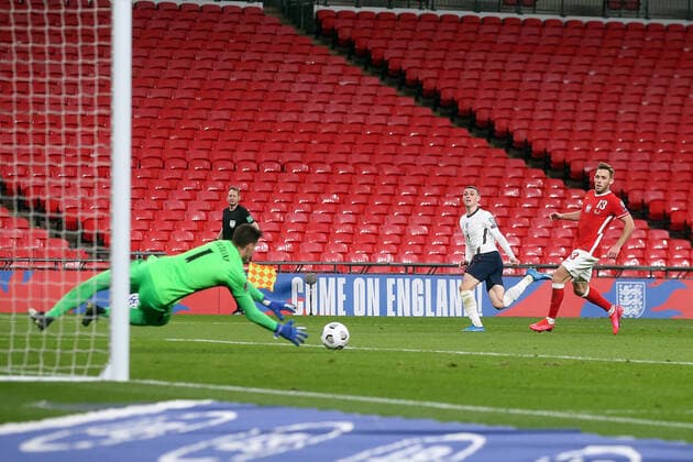 England v Poland 2022 FIFA World Cup, WM, Weltmeisterschaft, Fussball Qualifiers Phil Foden of England sees his shot saved by Wojciech Szczesny of Poland during the 2022 FIFA World Cup Qualifiers match at Wembley Stadium, London Content Not Available For UK Newspapers Copyright: xPaulxChestertonx FIL-15363-0103