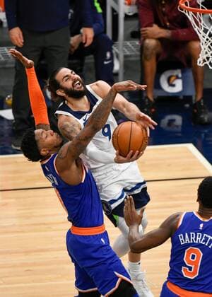 Minnesota Timberwolves Ricky Rubio in action against New York Knicks Elfrid Payton (L) during an NBA, Basketball Herren, USA game at the Target Center in Minneapolis, Minnesota, USA, 31 March 2021. New York Knicks vs Minnesota Timberwolves !ACHTUNG: NUR REDAKTIONELLE NUTZUNG!  Copyright: xCRAIGxLASSIGx AME7236 20210401-637528456976689806