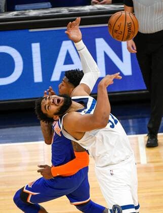 Minnesota Timberwolves Karl-Anthony Towns (R) in action against New York Knicks RJ Barrett (L) during an NBA, Basketball Herren, USA game at the Target Center in Minneapolis, Minnesota, USA, 31 March 2021. New York Knicks vs Minnesota Timberwolves !ACHTUNG: NUR REDAKTIONELLE NUTZUNG!  Copyright: xCRAIGxLASSIGx AME7239 20210401-637528458802716572
