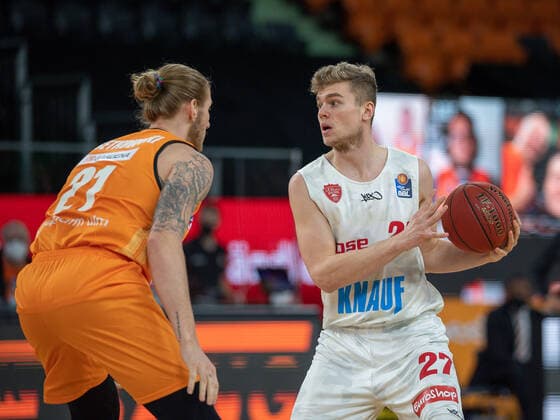 Jonas Weitzel s Oliver Wuerzburg, 27 , Dylan Osetkowski Ratiopharm Ulm 21 , ratiopharm Ulm vs S Oliver Baskets Wuerzburg, Basketball, Bundesliga, BBL, easycredit, 29 Spieltag, Spielzeit 2020 2021, 01 04 2021, ratiopharm Ulm vs S Oliver Baskets Wuerzburg, Basketball, Bundesliga, BBL, easycredit, 29 Spieltag, Spielzeit 2020 2021, 01 04 2021 Neu Ulm Copyright: xEibner-Pressefoto SaschaxWaltherx EP_EER