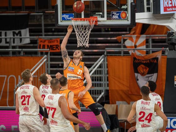 Dylan Osetkowski Ratiopharm Ulm 21 , Jonas Weitzel s Oliver Wuerzburg, 27 , Alex King s Oliver Wuerzburg, 77 , ratiopharm Ulm vs S Oliver Baskets Wuerzburg, Basketball, Bundesliga, BBL, easycredit, 29 Matchday, Season 2020 2021, 01 04 2021, ratiopharm Ulm vs S Oliver Baskets Wuerzburg, Basketball, Bundesliga, BBL, easycredit, 29 Matchday, Season 2020 2021, 01 04 2021 New Ulm Copyright: xEibner-Pressefoto SaschaxWaltherx EP_EER