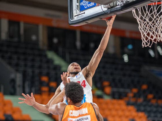 Cameron Hunt s Oliver Wuerzburg, 24 , Troy Caupain Ratiopharm Ulm 23 , ratiopharm Ulm vs S Oliver Baskets Wuerzburg, Basketball, Bundesliga, BBL, easycredit, 29 Spieltag, Spielzeit 2020 2021, 01 04 2021, ratiopharm Ulm vs S Oliver Baskets Wuerzburg, Basketball, Bundesliga, BBL, easycredit, 29 Spieltag, Spielzeit 2020 2021, 01 04 2021 Neu Ulm Copyright: xEibner-Pressefoto SaschaxWaltherx EP_EER