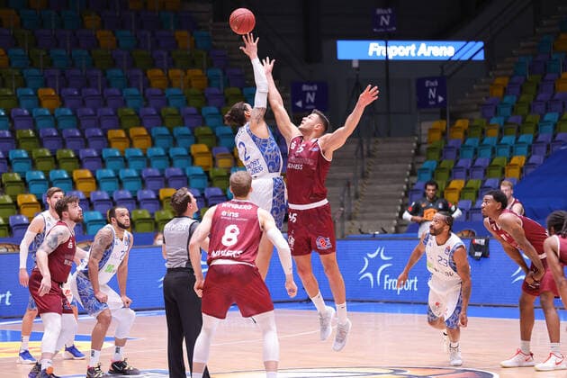 Fraport Skyliners NINERS Chemnitz, easyCredit BBL Filip Stanic Niners Chemnitz, 65 vs Michael Kessens Fraport Skyliners, 2 Basketball match of the easyCredit BBL between Fraport Skyliners and NINERS Chemnitz on 1 April 2021 at Fraport Arena in Frankfurt am Main , Frankfurt am Main Hesse Germany Fraport Arena