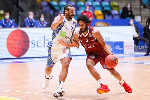 Fraport Skyliners NINERS Chemnitz, easyCredit BBL Terrell Harris Niners Chemnitz, 2 vs Quantez Robertson Fraport Skyliners, 23 easyCredit BBL basketball match between Fraport Skyliners and NINERS Chemnitz on 1 April 2021 at Fraport Arena in Frankfurt am Main , Frankfurt am Main Hesse Germany Fraport Arena