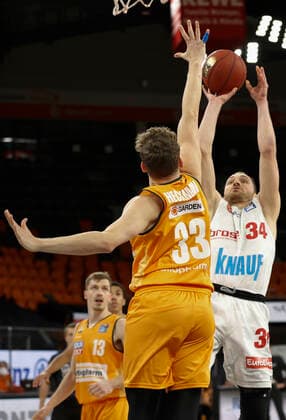 01 04 2021, Basketball, BBL 2020 2021, 29 matchday, ratiopharm ulm s Oliver Wuerzburg, GER, Neu Ulm, ratiopharm arena, picture from left Patrick Heckmann ratiopharm ulm and Felix Hoffmann s Oliver Wuerzburg. Copyright: HMBxMedia xHeikoxBecker