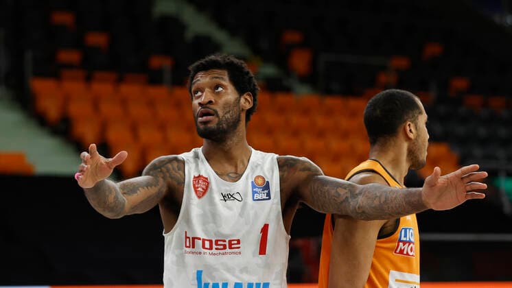 01 04 2021, Basketball, BBL 2020 2021, 29 matchday, ratiopharm ulm s Oliver Wuerzburg, GER, Neu Ulm, ratiopharm arena, picture v li Perry Jones III s Oliver Wuerzburg. Copyright: HMBxMedia xHeikoxBecker