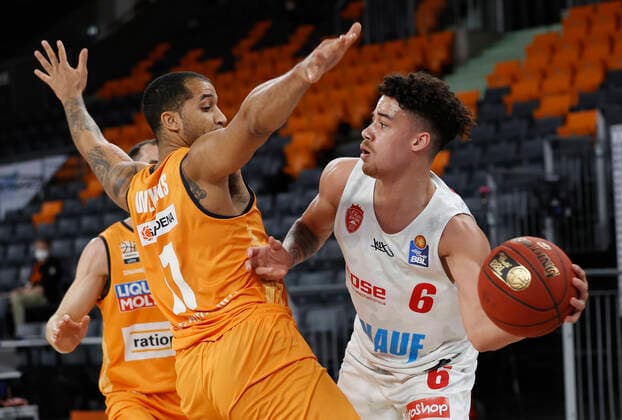 01 04 2021, Basketball, BBL 2020 2021, 29 matchday, ratiopharm ulm s Oliver Wuerzburg, GER, Neu Ulm, ratiopharm arena, picture f li Isaiah Wilkins ratiopharm ulm and Joshua Obiesie s Oliver Wuerzburg. Copyright: HMBxMedia xHeikoxBecker