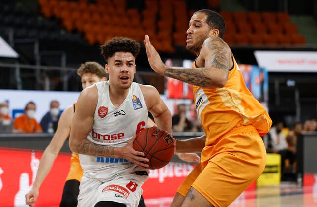 01 04 2021, Basketball, BBL 2020 2021, 29 matchday, ratiopharm ulm s Oliver Wuerzburg, GER, Neu Ulm, ratiopharm arena, picture f li Joshua Obiesie s Oliver Wuerzburg and Isaiah Wilkins ratiopharm ulm. Copyright: HMBxMedia xHeikoxBecker