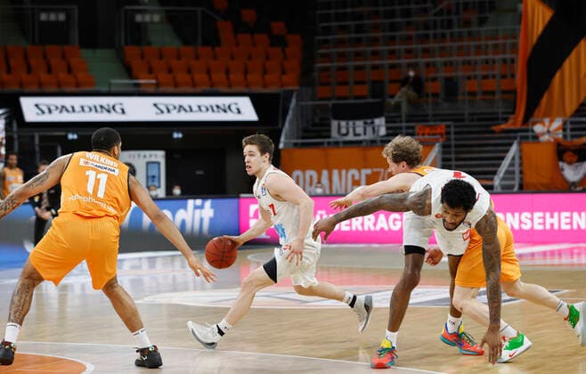 01 04 2021, Basketball, BBL 2020 2021, 29 matchday, ratiopharm ulm s Oliver Wuerzburg, GER, Neu Ulm, ratiopharm arena, picture f li Isaiah Wilkins ratiopharm ulm , Nils Hassfurther s Oliver Wuerzburg , Per Guenther ratiopharm ulm and Perry Jones III s Oliver Wuerzburg. Copyright: HMBxMedia xHeikoxBecker
