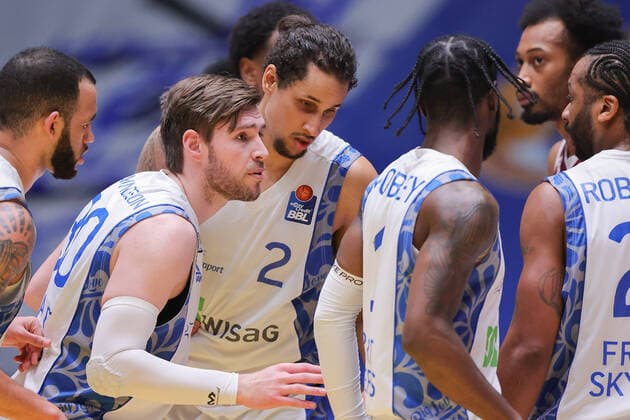 Fraport Skyliners NINERS Chemnitz, easyCredit BBL From left Rasheed Moore Fraport Skyliners, 20 , Jon Axel Gudmundsson Fraport Skyliners, 30 , Michael Kessens Fraport Skyliners, 2 , Matt Mobley Fraport Skyliners, 1 and Quantez Robertson Fraport Skyliners, 23 Basketball easyCredit BBL match between Fraport Skyliners and NINERS Chemnitz on 1 April 2021 at Fraport Arena in Frankfurt am Main , Frankfurt am Main Hesse Germany Fraport Arena