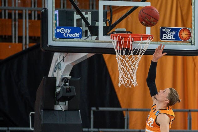 Dylan Osetkowski Ratiopharm Ulm 21 , Perry Jones s Oliver Wuerzburg, 01 , ratiopharm Ulm vs S Oliver Baskets Wuerzburg, Basketball, Bundesliga, BBL, easycredit, 29 Spieltag, Spielzeit 2020 2021, 01 04 2021, ratiopharm Ulm vs S Oliver Baskets Wuerzburg, Basketball, Bundesliga, BBL, easycredit, 29 Spieltag, Spielzeit 2020 2021, 01 04 2021 Neu Ulm Copyright: xEibner-Pressefoto SaschaxWaltherx EP_EER