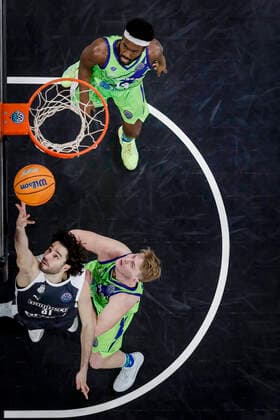 Bottom left Michele Vitali Brose Bamberg, 31 bottom right 03 Kaspar Treier Dinamo Banco di Sardegna Sassari top 14 Jason Burnell Dinamo Banco di Sardegna Sassari Basketball Champions League 2020 21, Playoof Matchday 5, Brose Bamberg Dinamo Sassari 01 04 2021, Bamberg, Brose Arena Foto Copyright: DanielxLöb