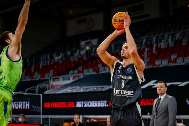 Right Dominic Lockhart Brose Bamberg, 03 Basketball Champions League 2020 21, Playoof Matchday 5, Brose Bamberg Dinamo Sassari 01 04 2021, Bamberg, Brose Arena Foto Copyright: DanielxLöb
