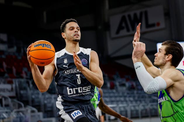 Left Dominic Lockhart Brose Bamberg, 03 Basketball Champions League 2020 21, Playoof Matchday 5, Brose Bamberg Dinamo Sassari 01 04 2021, Bamberg, Brose Arena Foto Copyright: DanielxLöb