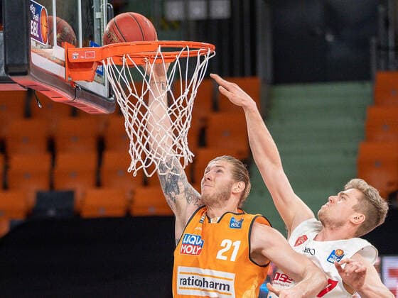 Dylan Osetkowski Ratiopharm Ulm 21 , Jonas Weitzel s Oliver Wuerzburg, 27 , ratiopharm Ulm vs S Oliver Baskets Wuerzburg, Basketball, Bundesliga, BBL, easycredit, 29 Spieltag, Spielzeit 2020 2021, 01 04 2021, ratiopharm Ulm vs S Oliver Baskets Wuerzburg, Basketball, Bundesliga, BBL, easycredit, 29 Spieltag, Spielzeit 2020 2021, 01 04 2021 Neu Ulm Copyright: xEibner-Pressefoto SaschaxWaltherx EP_EER
