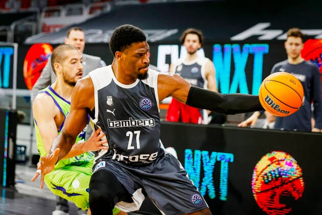 Right Shevon Thompson Brose Bamberg, 27 Basketball Champions League 2020 21, Playoof Matchday 5, Brose Bamberg Dinamo Sassari 01 04 2021, Bamberg, Brose Arena Foto Copyright: DanielxLöb