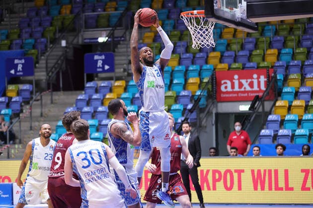 Fraport Skyliners NINERS Chemnitz, easyCredit BBL Rebound by Kamari Murphy Fraport Skyliners, 21 basketball match of the easyCredit BBL between Fraport Skyliners and NINERS Chemnitz on 1 April 2021 at Fraport Arena in Frankfurt am Main , Frankfurt am Main Hesse Germany Fraport Arena