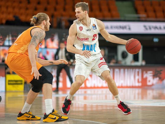 Dylan Osetkowski Ratiopharm Ulm 21 , Florian Koch s Oliver Wuerzburg, 21 , ratiopharm Ulm vs S Oliver Baskets Wuerzburg, Basketball, Bundesliga, BBL, easycredit, 29 Spieltag, Spielzeit 2020 2021, 01 04 2021, ratiopharm Ulm vs S Oliver Baskets Wuerzburg, Basketball, Bundesliga, BBL, easycredit, 29 Spieltag, Spielzeit 2020 2021, 01 04 2021 Neu Ulm Copyright: xEibner-Pressefoto SaschaxWaltherx EP_EER