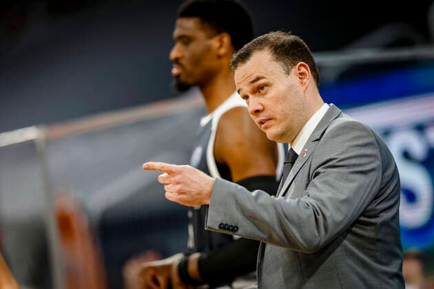 Headcoach Johan Roijakkers Brose Bamberg Basketball Champions League 2020 21, Playoof Matchday 5, Brose Bamberg Dinamo Sassari 01 04 2021, Bamberg, Brose Arena Foto Copyright: DanielxLöb