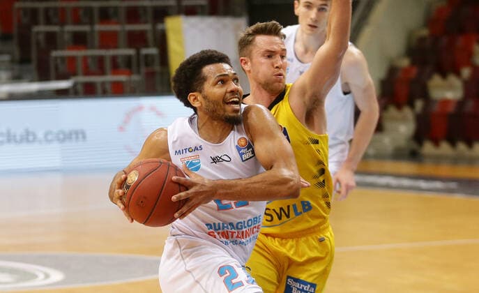 Ludwigsburg , Basketball easyCredit BBL Bundesliga , MHP RIESEN Ludwigsburg vs SYNTAINICS MBC , from left Quinton Hooker MBC Jordan Hulls Giants