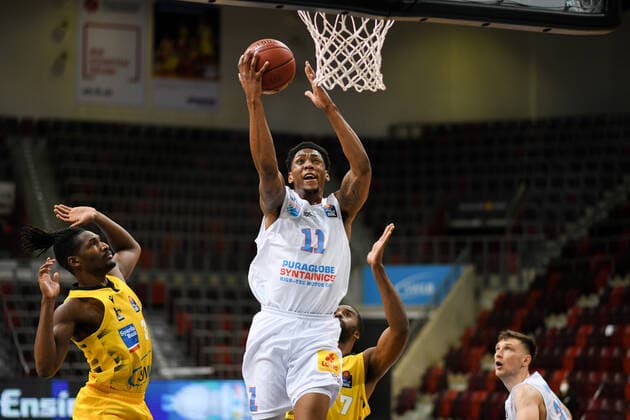 Kyndahl Hill Syntainics MBC at the basket against Jaleen Smith MHP Riesen Ludwigsburg , GER, MHP Riesen Ludwigsburg vs Syntainics MBC Weißenfels, 01 04 2021, 29 Spieltag easycredit Basketball Bundesliga, Spielzeit 2020 2021 GER, MHP Riesen Ludwigsburg vs Syntainics MBC Weißenfels, 01 04 2021, 29 Spieltag easycredit Basketball Bundesliga, Spielzeit 2020 2021 Ludwigsburg Copyright: xEibnerxPressefoto MichaelxMemmlerx EP_MMR