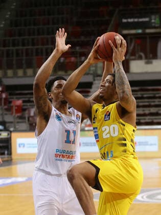 Ludwigsburg , Basketball easyCredit BBL Bundesliga , MHP RIESEN Ludwigsburg vs SYNTAINICS MBC , from left Kyndahl Hill MBC Desi Rodriguez Riesen