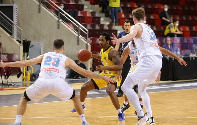 Ludwigsburg , Basketball easyCredit BBL Bundesliga , MHP RIESEN Ludwigsburg vs SYNTAINICS MBC , mite Barry Brown Riesen