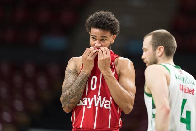 Basketball, Euroleague, day0 04 2021, FC Bayern Munich Zalgiris Kaunas In the picture Nick WEILER BABB FC Bayern Munich, 0 bangt wipes sweat Munich Audi Dome Bayern Germany Copyright: Passion2Press.dex xMarkusxFischerx