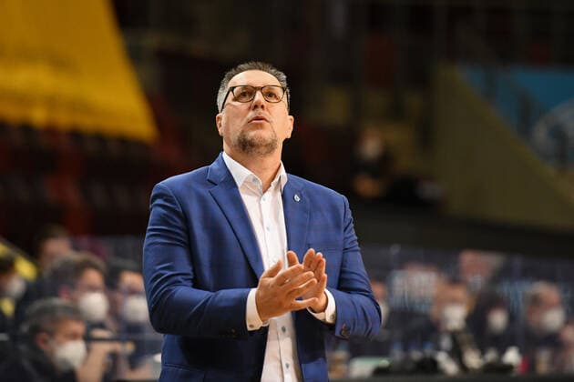 Silvano Poropat Syntainics MBC, Headcoach looks at scoreboard, GER, MHP Riesen Ludwigsburg vs Syntainics MBC Weißenfels, 01 04 2021, 29 Matchday easycredit Basketball Bundesliga, Season 2020 2021 GER, MHP Riesen Ludwigsburg vs Syntainics MBC Weißenfels, 01 04 2021, 29 Matchday easycredit Basketball Bundesliga, Season 2020 2021 Ludwigsburg Copyright: xEibnerxPressefoto MichaelxMemmlerx EP_MMR