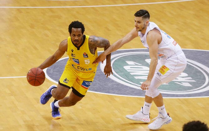 Ludwigsburg , Basketball easyCredit BBL Bundesliga , MHP RIESEN Ludwigsburg vs SYNTAINICS MBC , from left Barry Brown Riesen Roko Rogic MBC