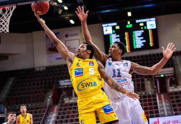 Barry Brown Jr MHP RIESEN Ludwigsburg 5 Kyndahl Hill SYNTAINICS MBC 11 1 Basketball Bundesliga easyCredit BBL MHP RIESEN Ludwigsburg SYNTAINICS MBC on 01 04 2021 in Ludwigsburg MHPArena , Baden Wuerttemberg, Germany Ludwigsburg 01 04 21 Basketball , 01 04 2021, Ludwigsburg Germany xpxsdx