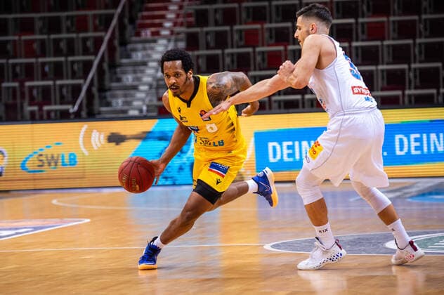 Barry Brown Jr MHP RIESEN Ludwigsburg 5 Roko Rogic SYNTAINICS MBC 32 1 Basketball Bundesliga easyCredit BBL MHP RIESEN Ludwigsburg SYNTAINICS MBC on 01 04 2021 in Ludwigsburg MHPArena , Baden Wuerttemberg, Germany Ludwigsburg 01 04 21 Basketball , 01 04 2021, Ludwigsburg Germany xpxsdx