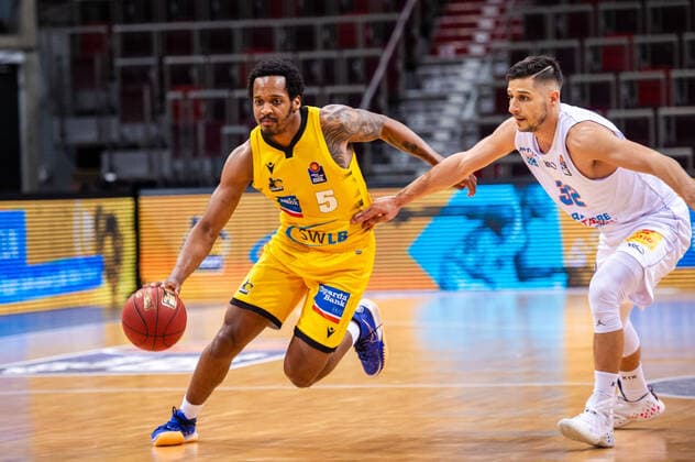Barry Brown Jr MHP RIESEN Ludwigsburg 5 Roko Rogic SYNTAINICS MBC 32 1 Basketball Bundesliga easyCredit BBL MHP RIESEN Ludwigsburg SYNTAINICS MBC on 01 04 2021 in Ludwigsburg MHPArena , Baden Wuerttemberg, Germany Ludwigsburg 01 04 21 Basketball , 01 04 2021, Ludwigsburg Germany xpxsdx