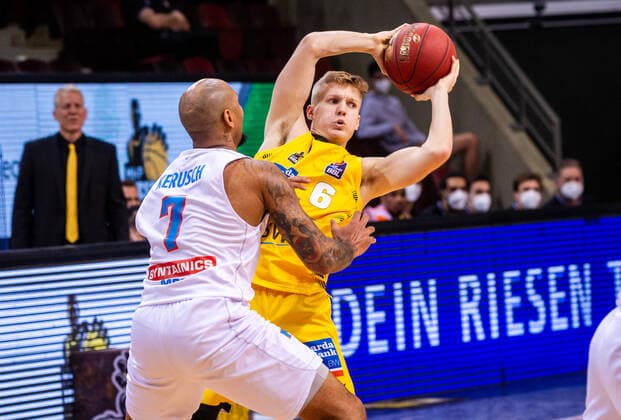 Johannes Patrick MHP RIESEN Ludwigsburg 6 Sergio Kerusch SYNTAINICS MBC 7 1 Basketball Bundesliga easyCredit BBL MHP RIESEN Ludwigsburg SYNTAINICS MBC on 01 04 2021 in Ludwigsburg MHPArena , Baden Wuerttemberg, Germany Ludwigsburg 01 04 21 Basketball , 01 04 2021, Ludwigsburg Germany xpxsdx