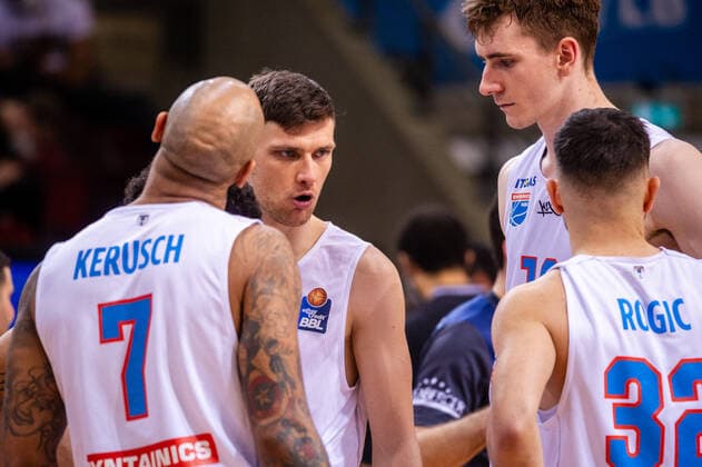 Sergio Kerusch SYNTAINICS MBC 7 Michal Michalak SYNTAINICS MBC 23 Philipp Hartwich SYNTAINICS MBC 12 1 Basketball Bundesliga easyCredit BBL MHP RIESEN Ludwigsburg SYNTAINICS MBC on 01 04 2021 in Ludwigsburg MHPArena , Baden Wuerttemberg, Germany Ludwigsburg 01 04 21 Basketball , 01 04 2021, Ludwigsburg Germany xpxsdx