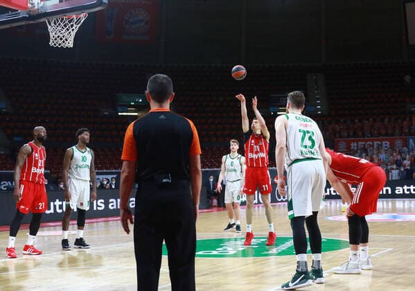 11 Vladimir Lucic FCBB red, hits free throw to win 71 70 Final score Basketball, EuroLeague, FC Bayern Munich vs Zalgiris Kaunas at Audi Dome on 01 04 2021 PHOTO Mladen Lackovic LakoPress