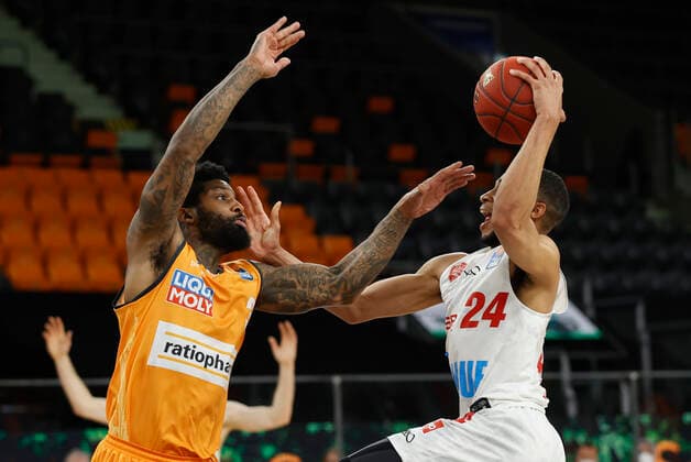 01 04 2021, Basketball, BBL 2020 2021, 29 matchday, ratiopharm ulm s Oliver Wuerzburg, GER, Neu Ulm, ratiopharm arena, picture f li Cameron Clark ratiopharm ulm and Cameron Hunt s Oliver Wuerzburg. Copyright: HMBxMedia xHeikoxBecker