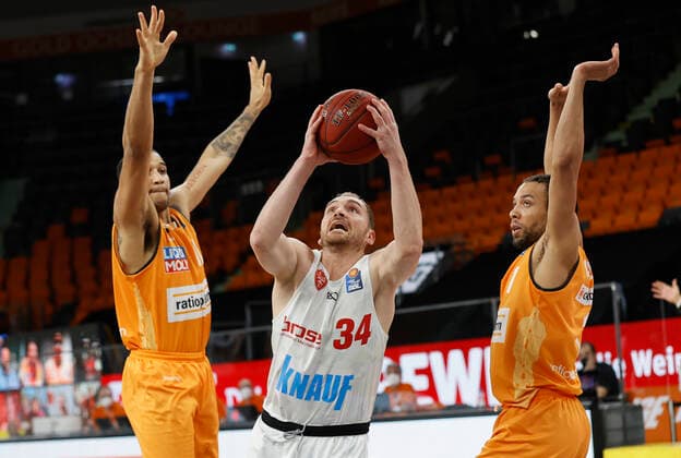 01 04 2021, Basketball, BBL 2020 2021, 29 matchday, ratiopharm ulm s Oliver Wuerzburg, GER, Neu Ulm, ratiopharm arena, picture f li Isaiah Wilkins ratiopharm ulm , Felix Hoffmann s Oliver Wuerzburg and Demitrius Conger ratiopharm ulm Copyright: HMBxMedia xHeikoxBecker