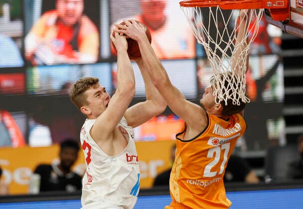 01 04 2021, Basketball, BBL 2020 2021, 29 matchday, ratiopharm ulm s Oliver Wuerzburg, GER, Neu Ulm, ratiopharm arena, picture from left Jonas Weitzel s Oliver Wuerzburg and Moritz Krimmer ratiopharm ulm Copyright: HMBxMedia xHeikoxBecker