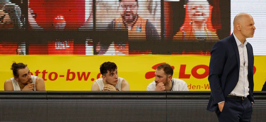 01 04 2021, Basketball, BBL 2020 2021, 29 matchday, ratiopharm ulm s Oliver Wuerzburg, GER, Neu Ulm, ratiopharm arena, picture from left Julian Albus s Oliver Wuerzburg , Julius Boehmer s Oliver Wuerzburg , Felix Hoffmann s Oliver Wuerzburg and Headcoach Denis Wucherer s Oliver Wuerzburg Copyright: HMBxMedia xHeikoxBecker