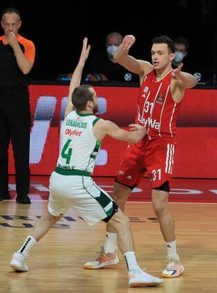 01 04 2021, EuroLeague, FC Bayern Basketball vs Kaunas, Basketball, Audi Dome Muenchen, Sport, in the picture Lukas Lekavicius Kaunas vs Zan Mark Sisko FCB Basketball