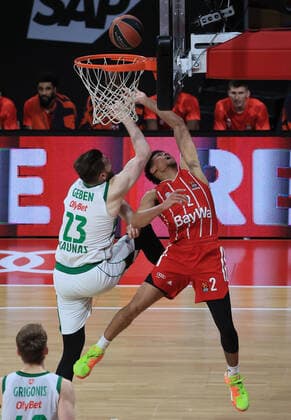 01 04 2021, EuroLeague, FC Bayern Basketball vs Kaunas, basketball, Audi Dome Munich, sports, in picture Martinas Geben Kaunas vs Wade Baldwin FCB Basketball