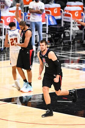 LOS ANGELES, CA - APRIL 01: Los Angeles Clippers Center Ivica Zubac (40) celebrates during a NBA, Basketball Herren, USA game between the Denver Nuggets and the Los Angeles Clippers on April 1, 2021 at STAPLES Center in Los Angeles, CA. The game was played without fans due to the COVID-19 pandemic. (Photo by Brian Rothmuller Icon Sportswire) NBA: APR 01 Nuggets at Clippers Icon210401021