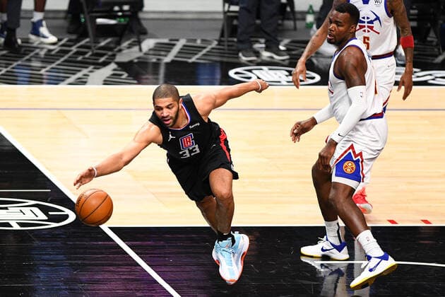 LOS ANGELES, CA - APRIL 01: Los Angeles Clippers Forward Nicolas Batum (33) just canÕt save the ball from going out of bounds during a NBA, Basketball Herren, USA game between the Denver Nuggets and the Los Angeles Clippers on April 1, 2021 at STAPLES Center in Los Angeles, CA. The game was played without fans due to the COVID-19 pandemic. (Photo by Brian Rothmuller Icon Sportswire) NBA: APR 01 Nuggets at Clippers Icon210401026