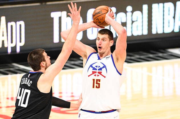 LOS ANGELES, CA - APRIL 01: Denver Nuggets Forward Nikola Jokic (15) looks to make a pass over Los Angeles Clippers Center Ivica Zubac (40) during a NBA, Basketball Herren, USA game between the Denver Nuggets and the Los Angeles Clippers on April 1, 2021 at STAPLES Center in Los Angeles, CA. The game was played without fans due to the COVID-19 pandemic. (Photo by Brian Rothmuller Icon Sportswire) NBA: APR 01 Nuggets at Clippers Icon210401032
