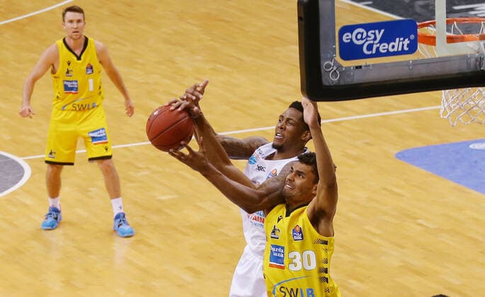 Ludwigsburg , Basketball easyCredit BBL Bundesliga , MHP RIESEN Ludwigsburg vs SYNTAINICS MBC , from left Kyndahl Hill MBC Oscar da Silva Riesen